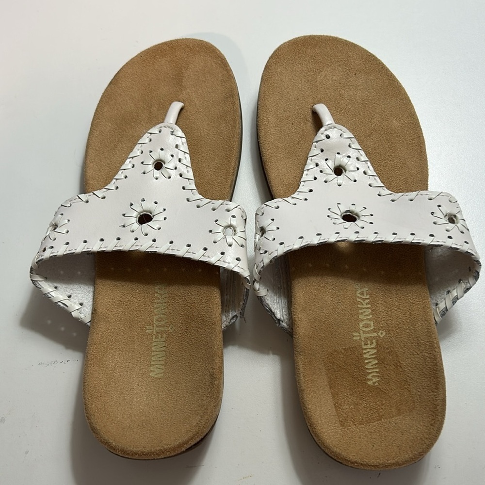 MINNETONKA WOMENS MYA LEATHER SANDALS IN WHITE SIZE 7